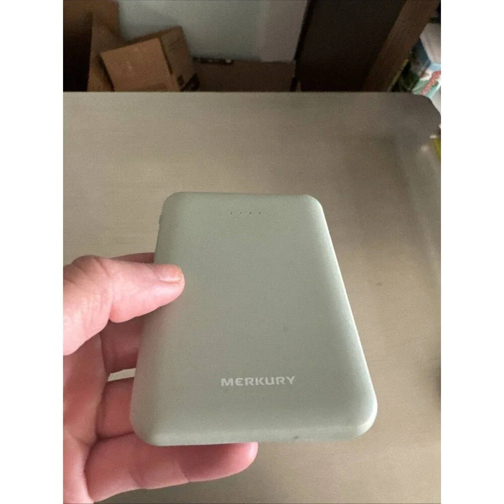 Mercury Power Bank Model Mi-pbc02 2.1 Output/input no cords included green